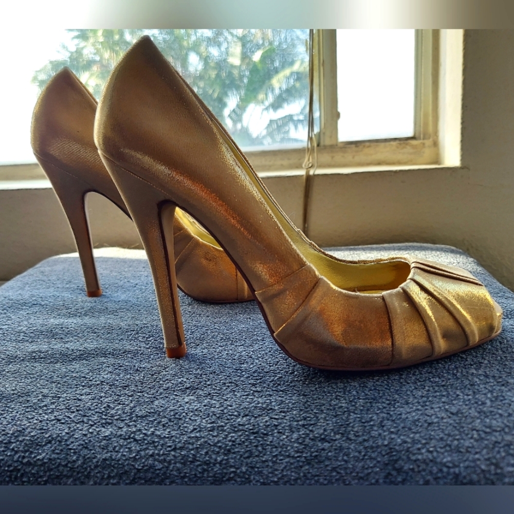 Gold Glittery Peeptoe Pumps - Aldo